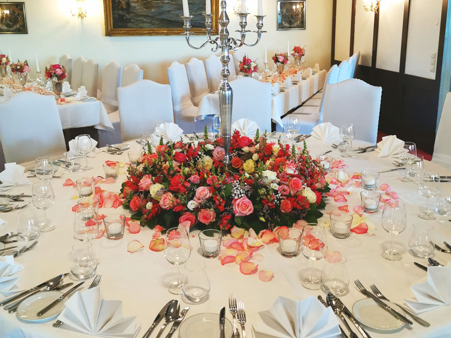 Blumen als Tischdekoration